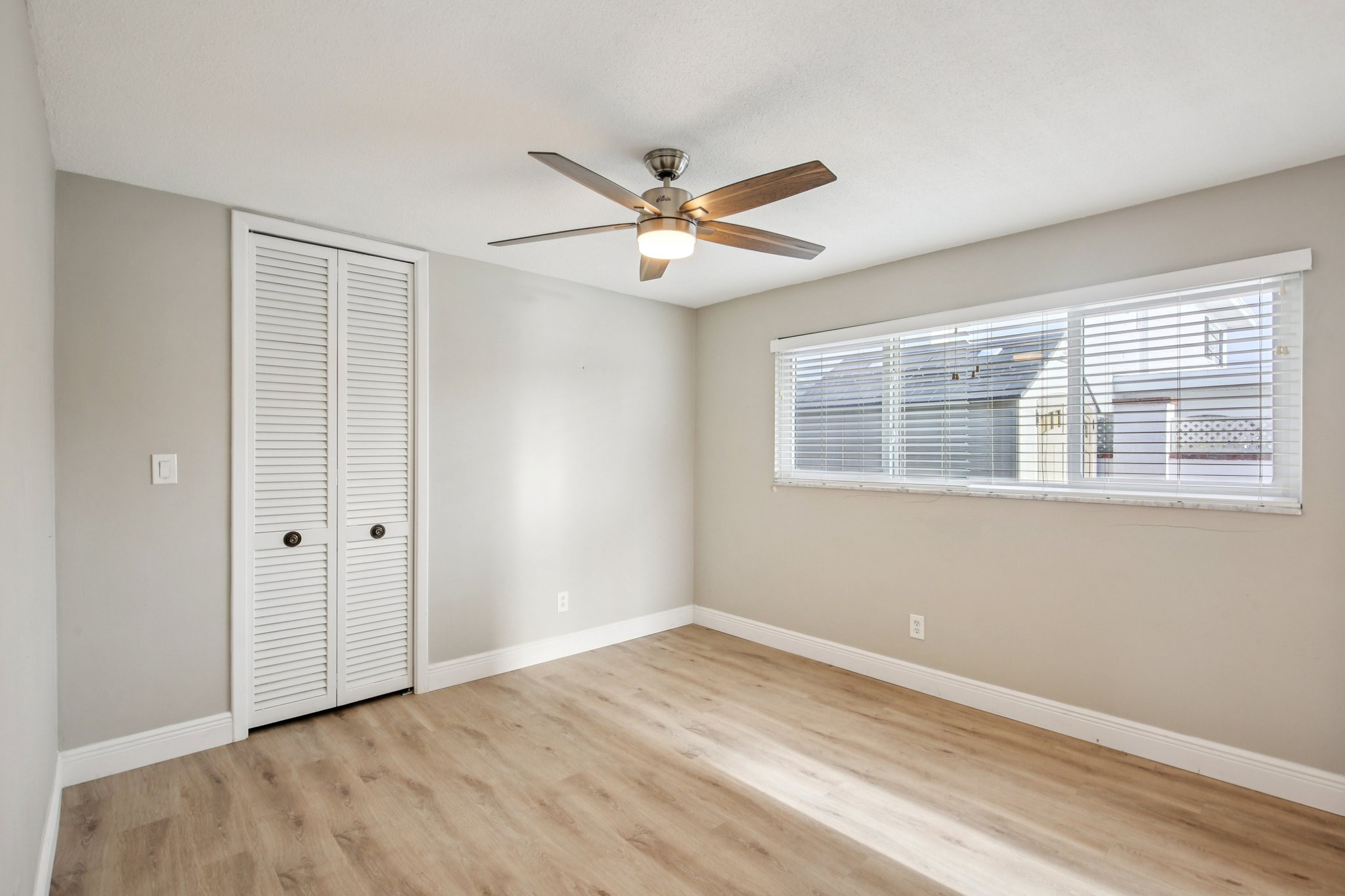 Dolphin Blvd-S3012-046.jpg