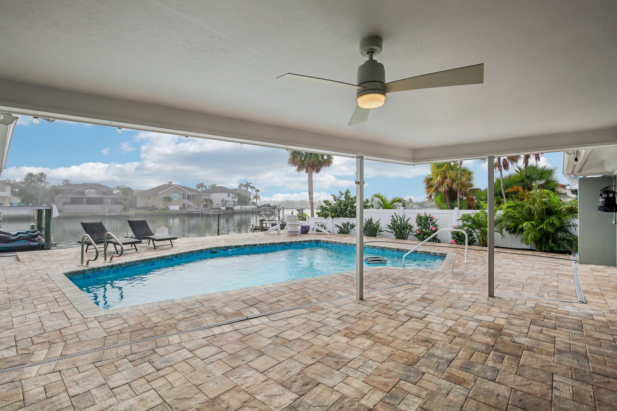 Dolphin Blvd-S3012-049.jpg