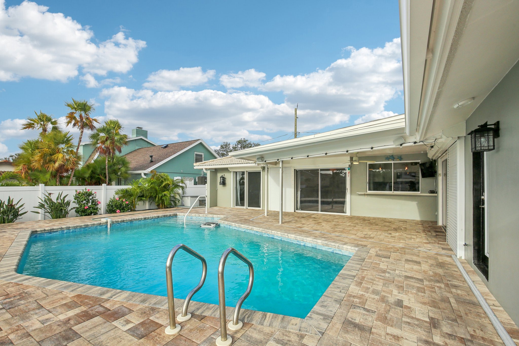 Dolphin Blvd-S3012-055.jpg