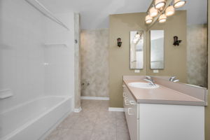 Upper Level Bathroom2a