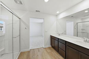  Photo 32