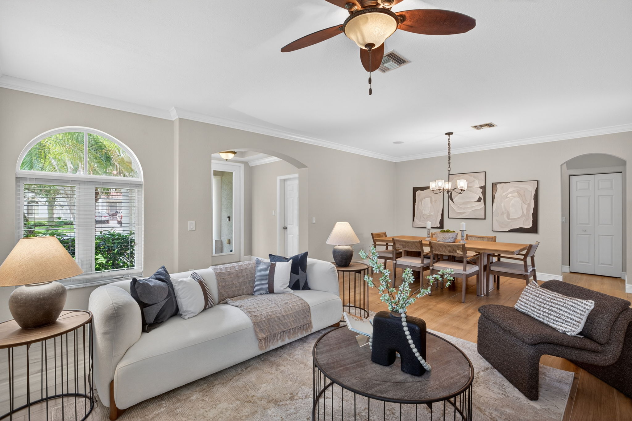 Living Room 2 of 4
