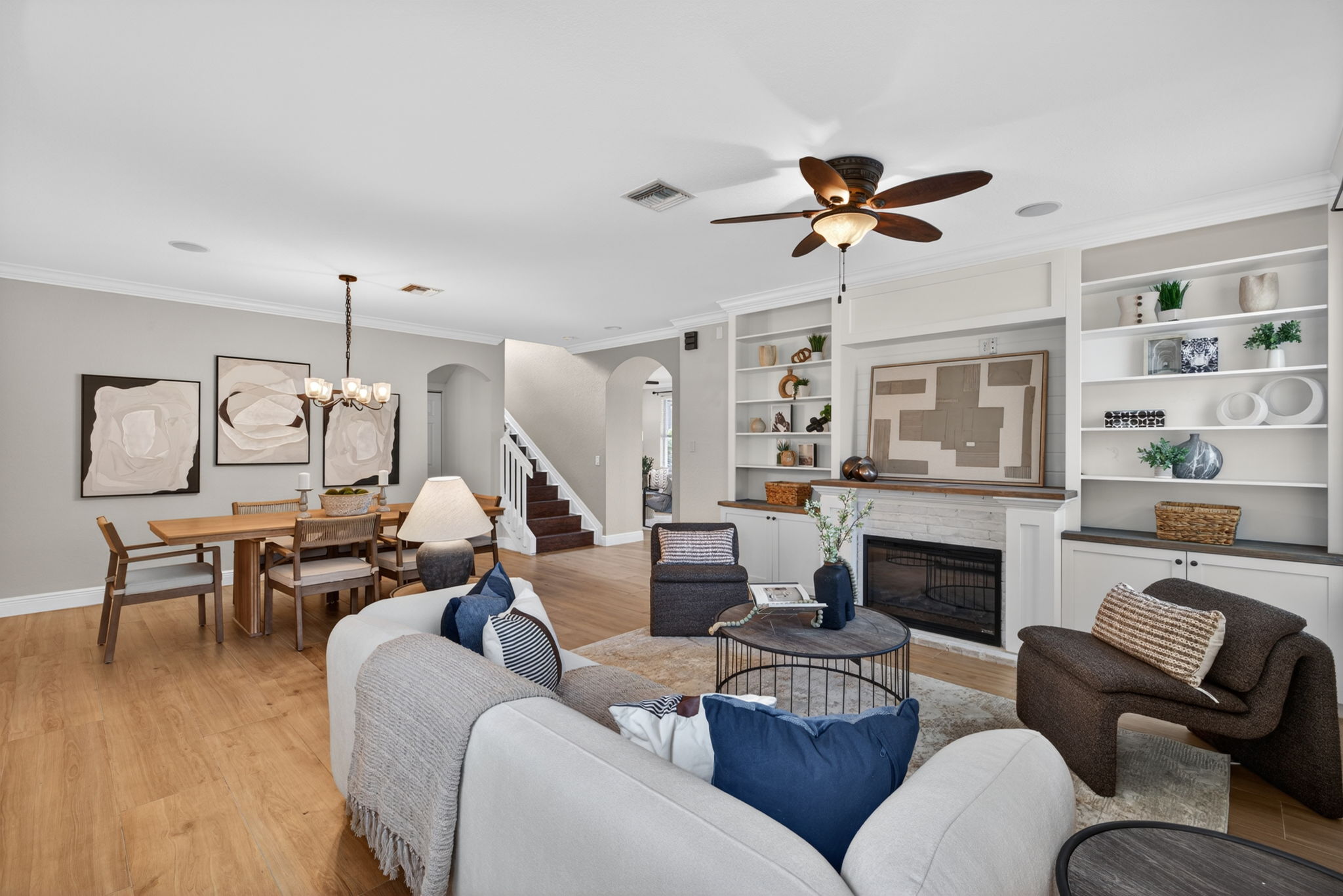 Living Room 3 of 4