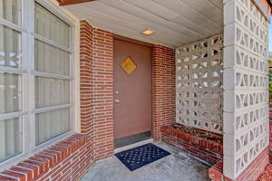 Front Porch/Entrance