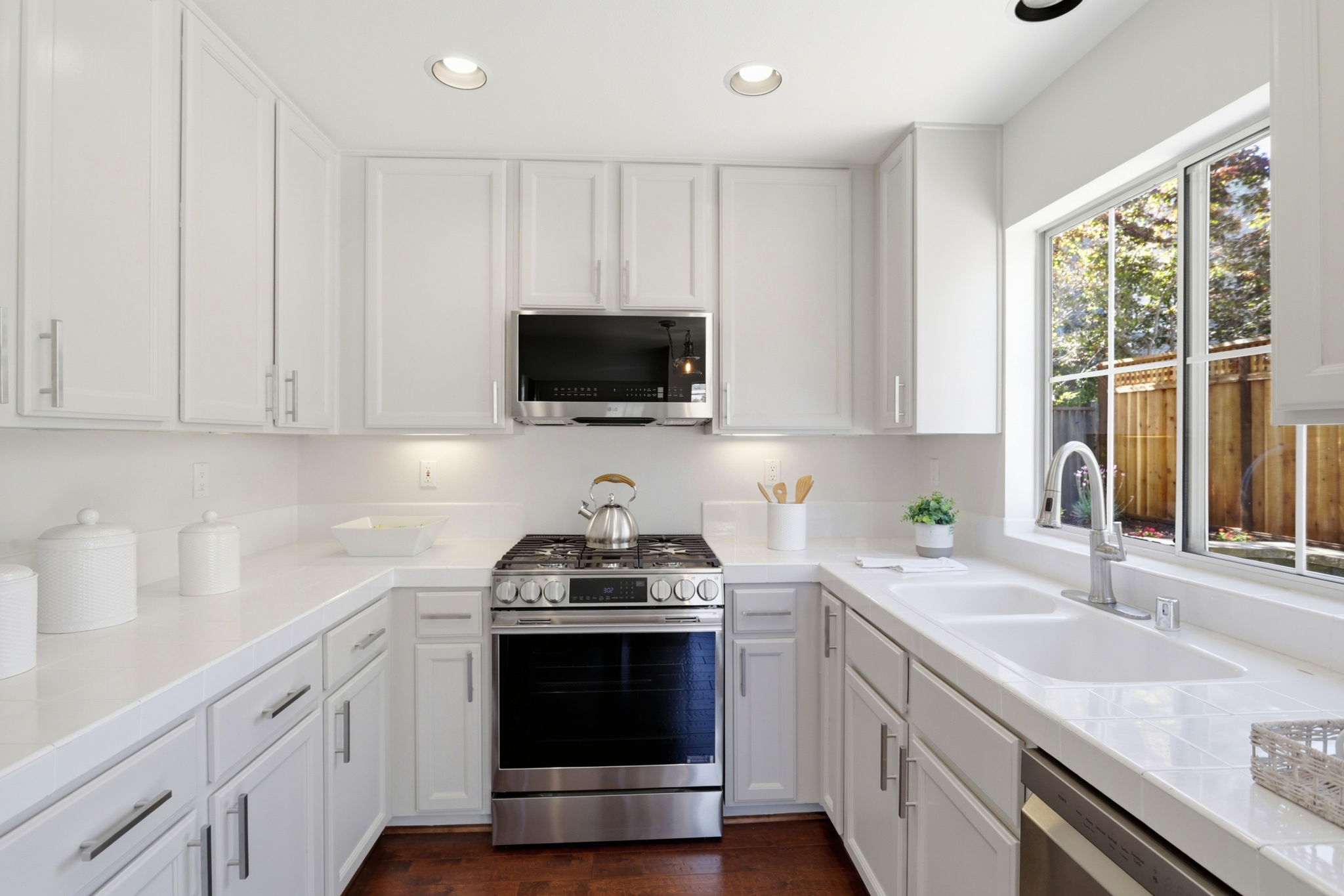 016_F8_21865 Eaton Pl