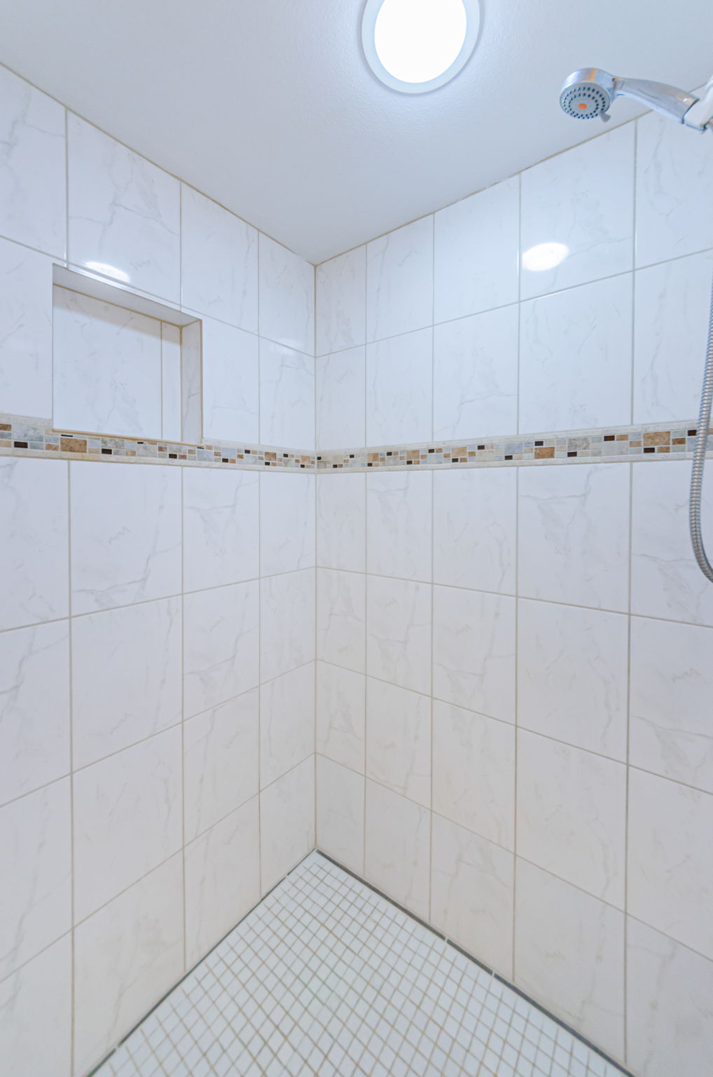 Master Bathroom 1b-2