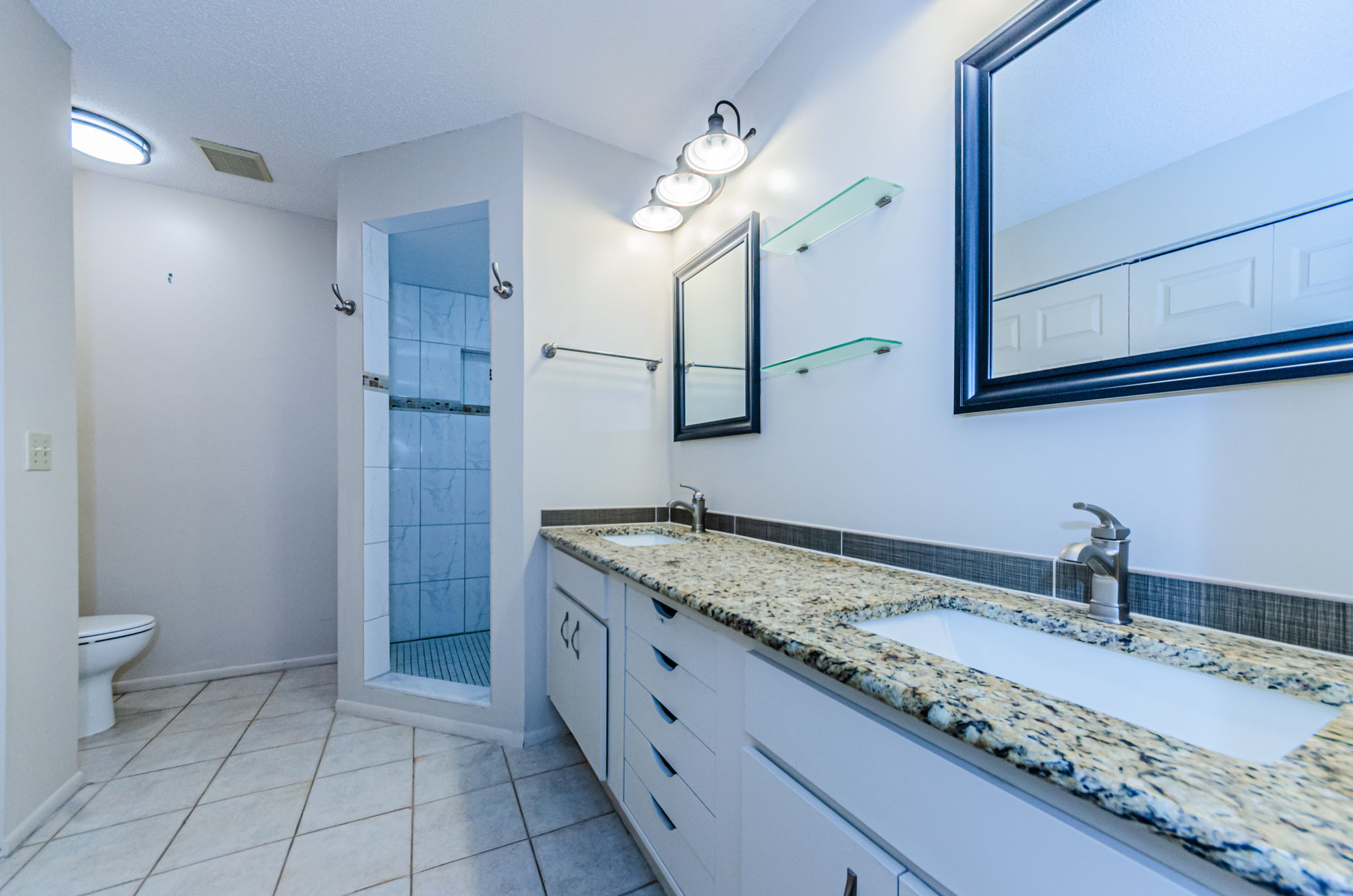 Master Bathroom 1a-2