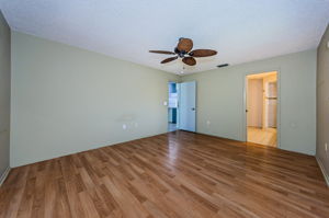 Master Bedroom 1c-2