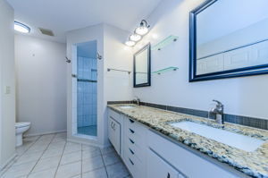 Master Bathroom 1a-2