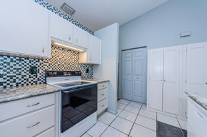 Kitchen 3-2