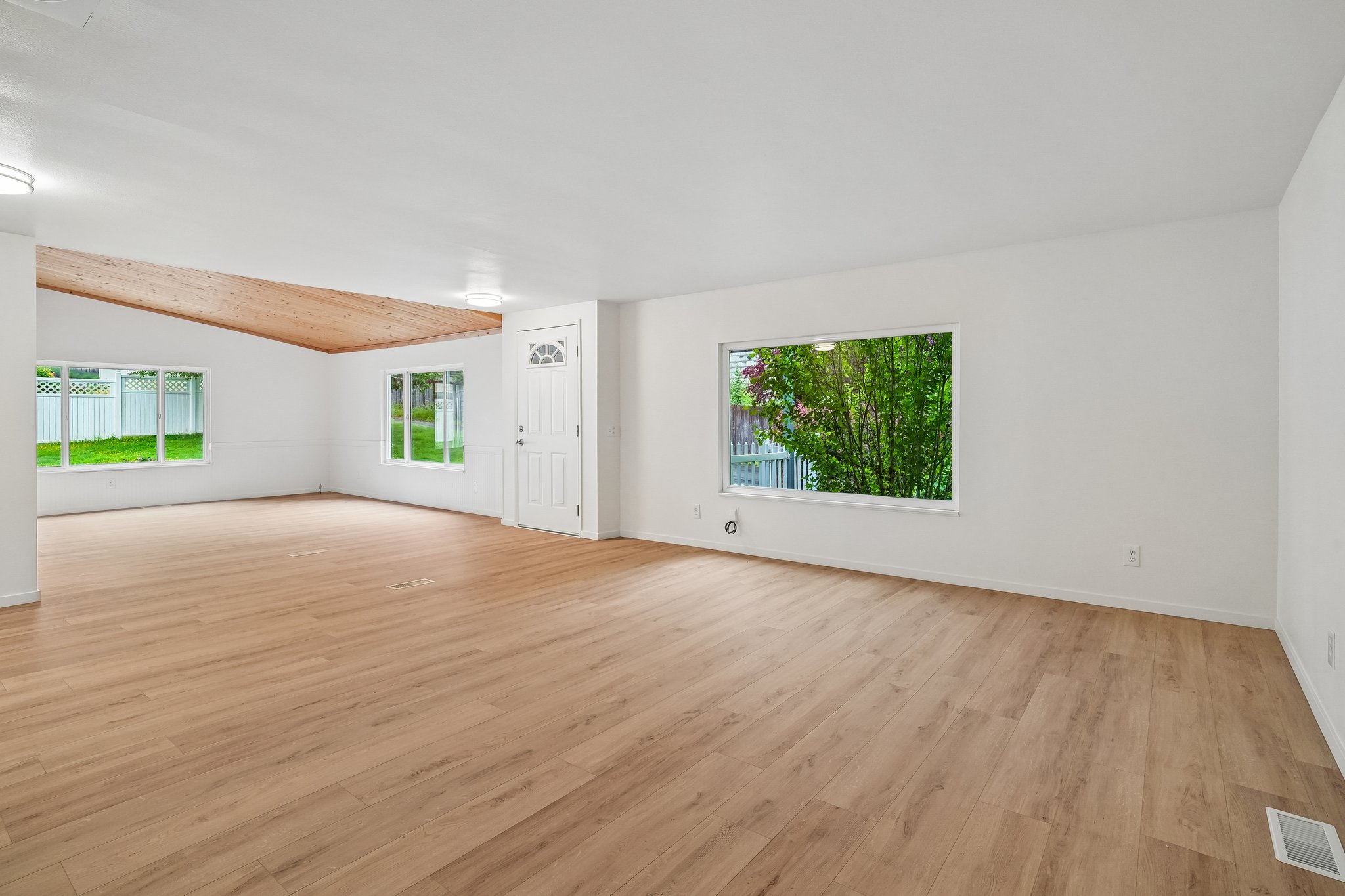 105th Ave E-S1006-016.jpg