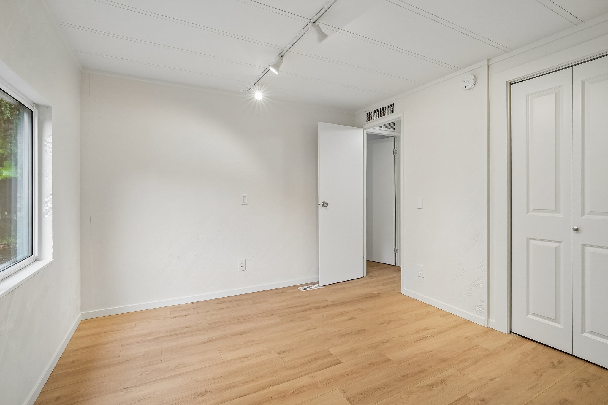 105th Ave E-S1006-050.jpg
