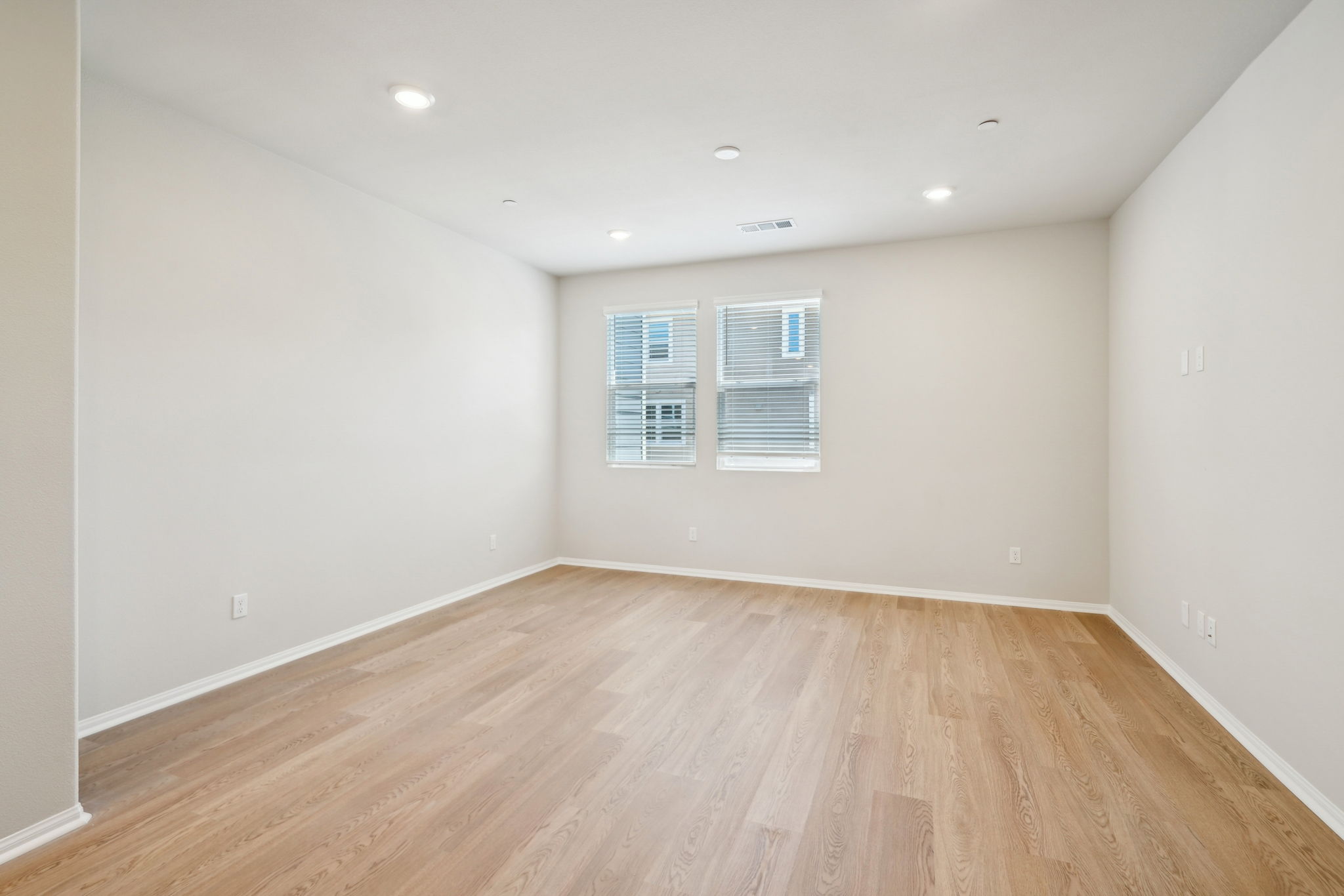 So Cal - The Knoll Community - 219 Aurora Lane Pomona CA 91767-005