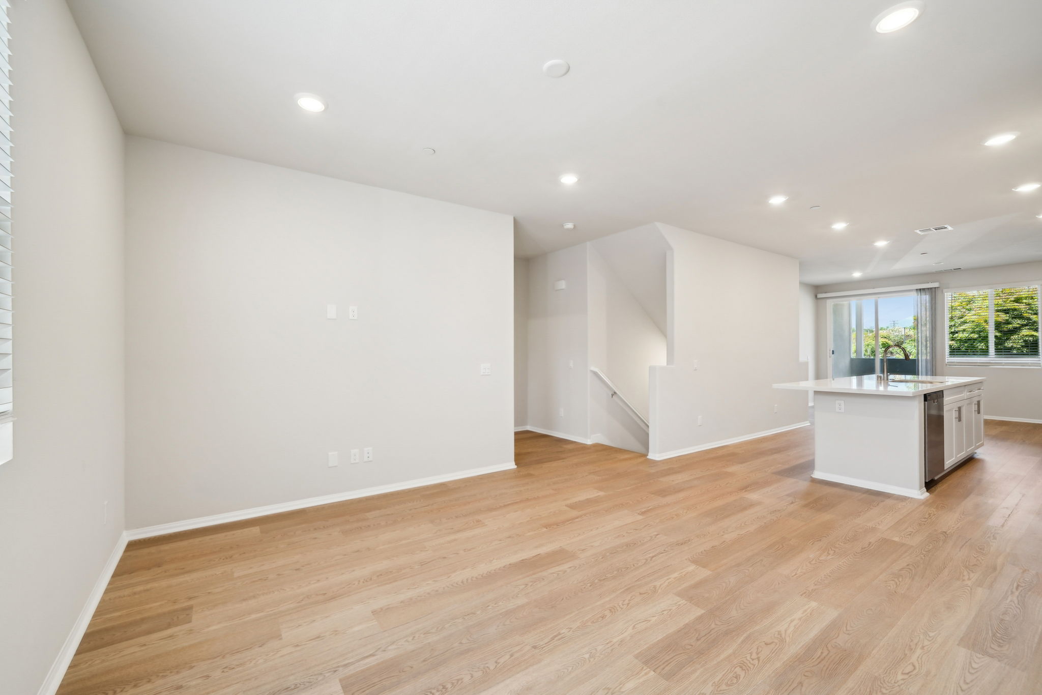 So Cal - The Knoll Community - 219 Aurora Lane Pomona CA 91767-006