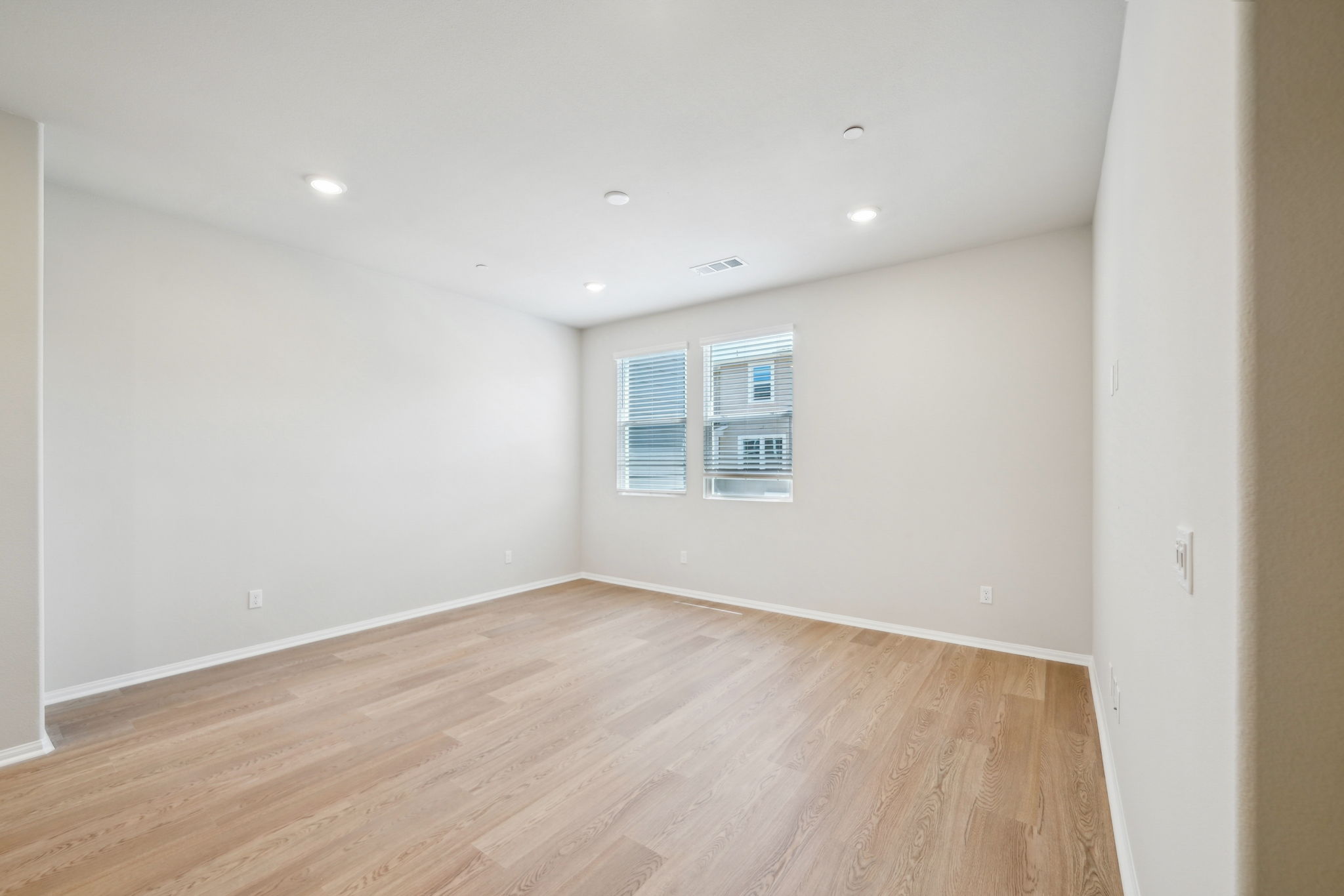 So Cal - The Knoll Community - 219 Aurora Lane Pomona CA 91767-009