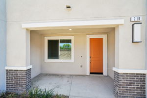 So Cal - The Knoll Community - 219 Aurora Lane Pomona CA 91767-001
