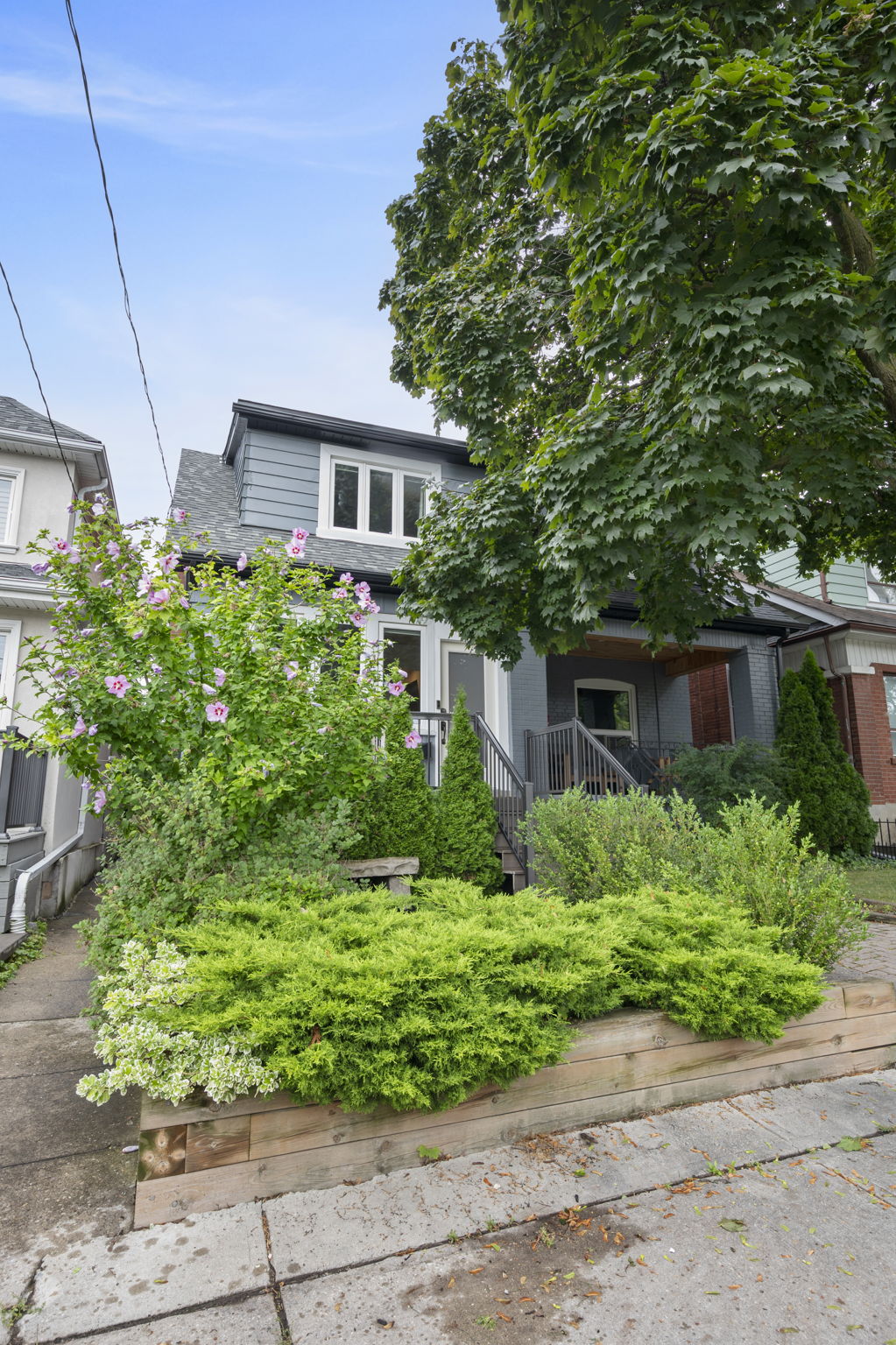219 Boon Ave Toronto, ON M6E 3Z7