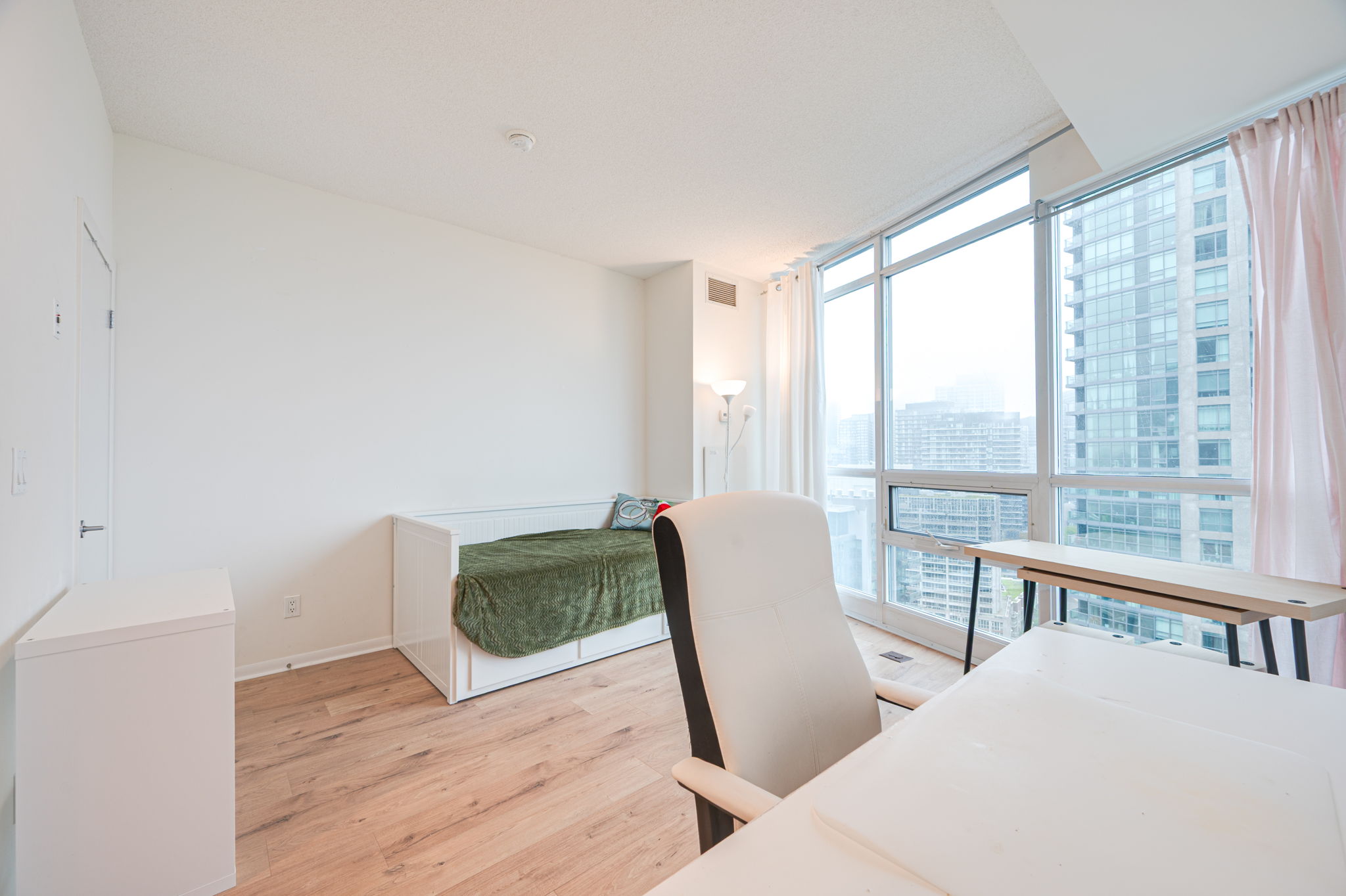 219 Fort York Blvd Unit 2107 Toronto, ON M5V 1B1
