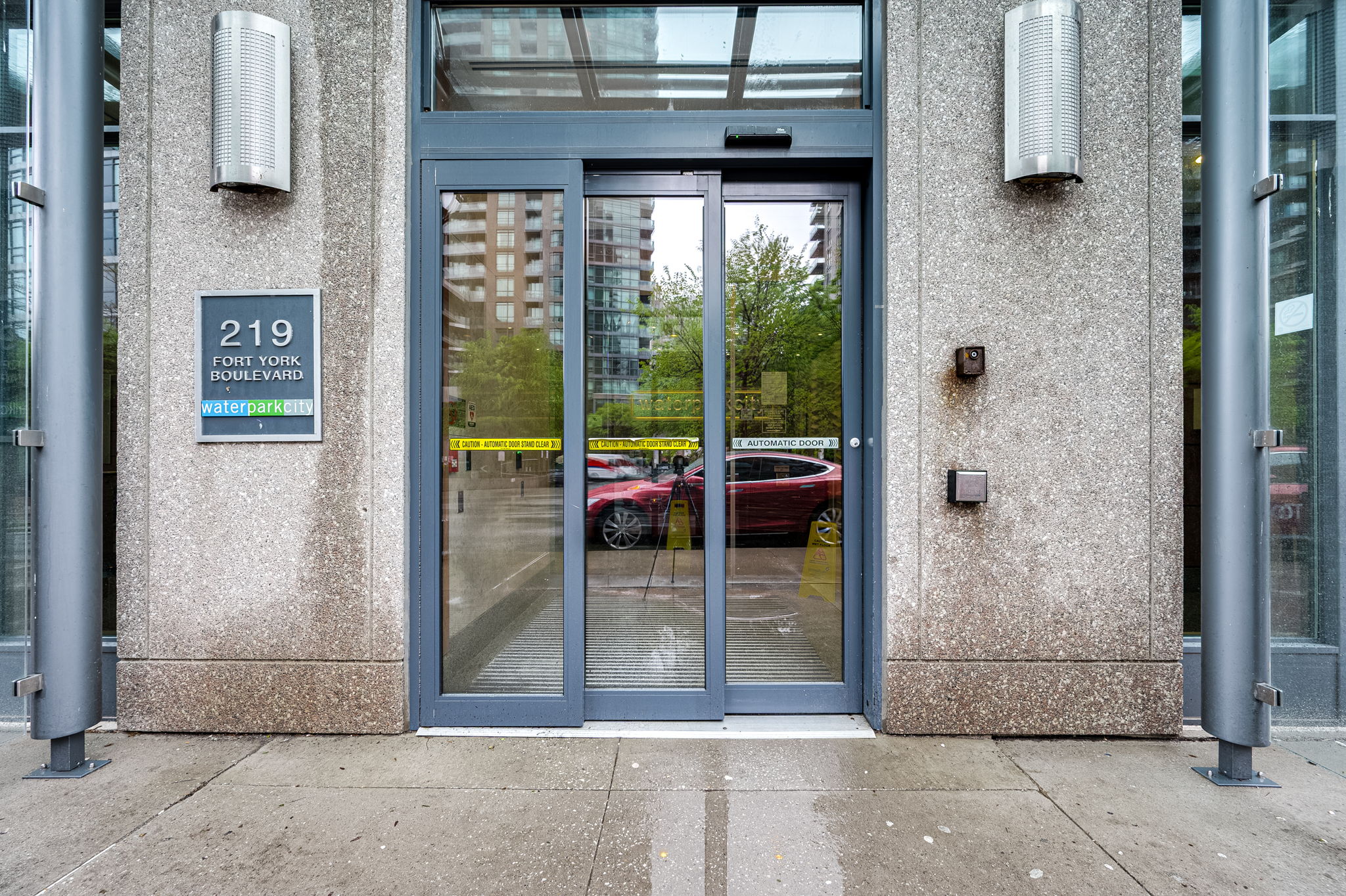 219 Fort York Blvd Unit 2107 Toronto, ON M5V 1B1