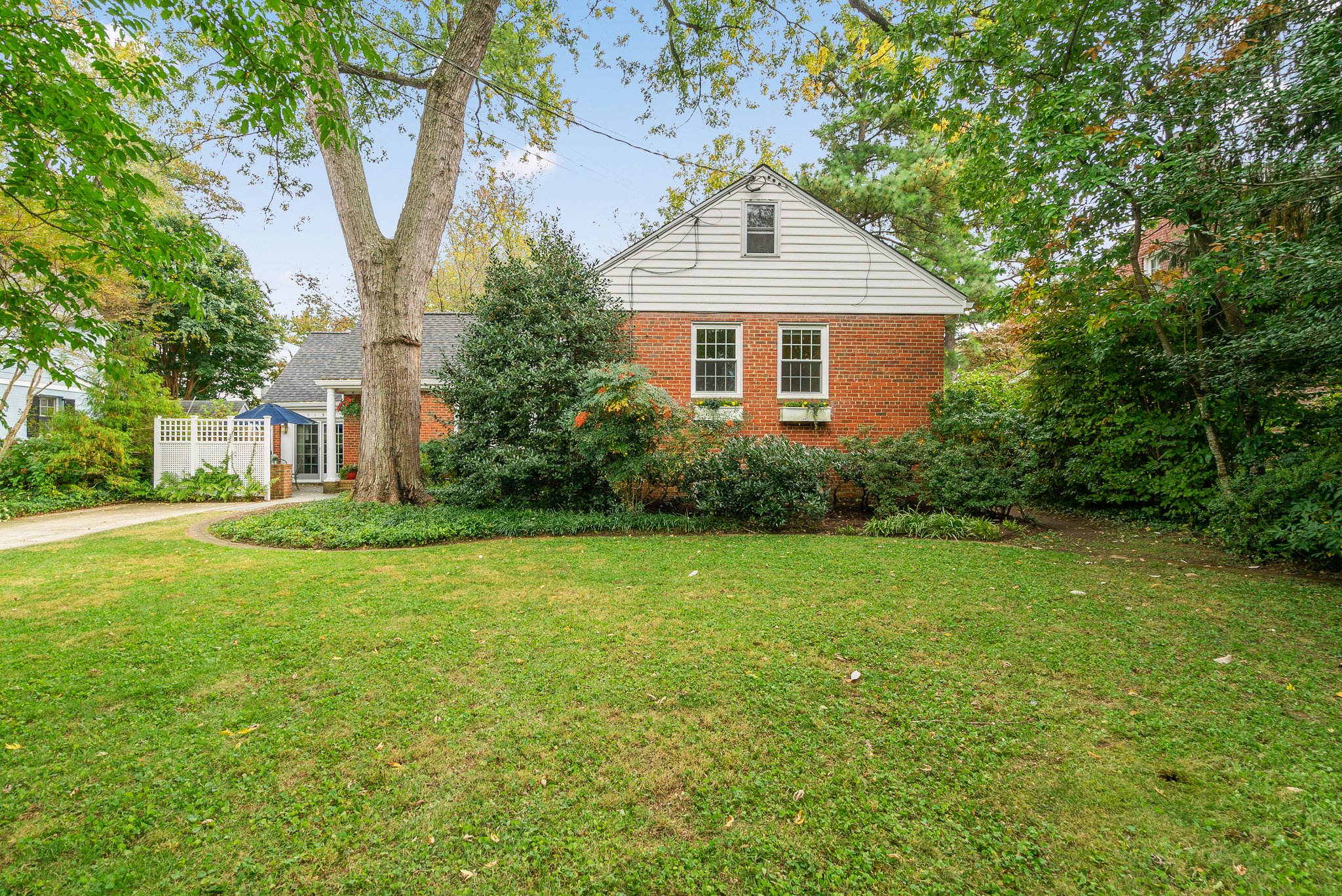 219 Lexington Dr 03.jpg