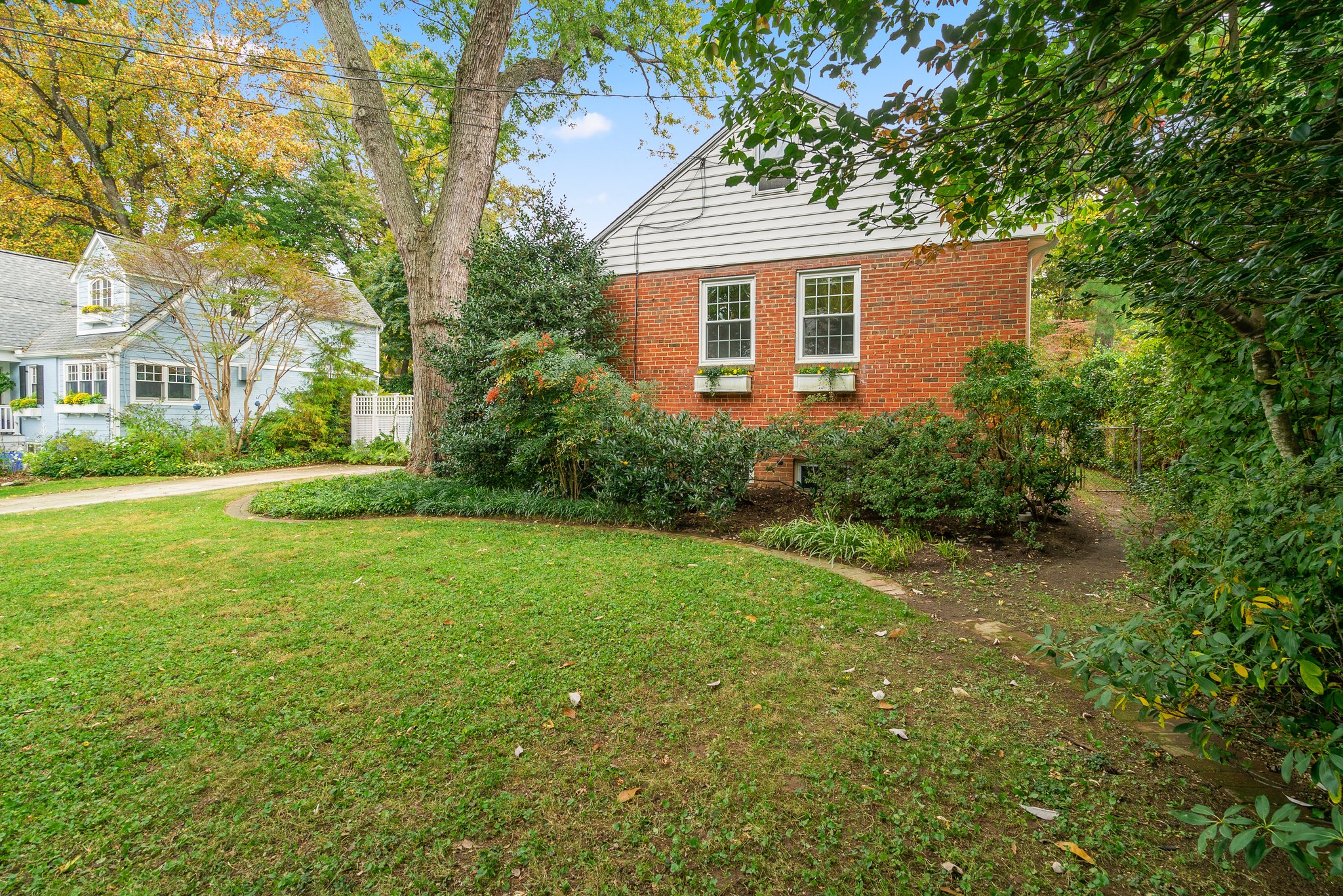 219 Lexington Dr 02.jpg