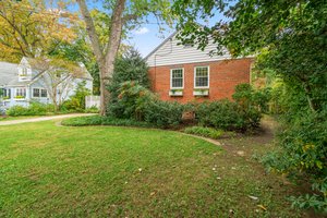 219 Lexington Dr 02.jpg