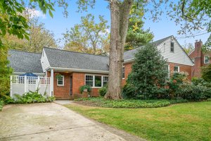 219 Lexington Dr 01.jpg