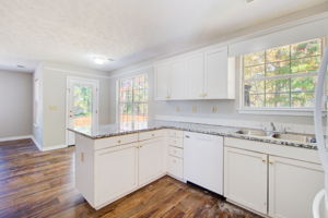 8 Kitchen A Detail w Breakfast Area