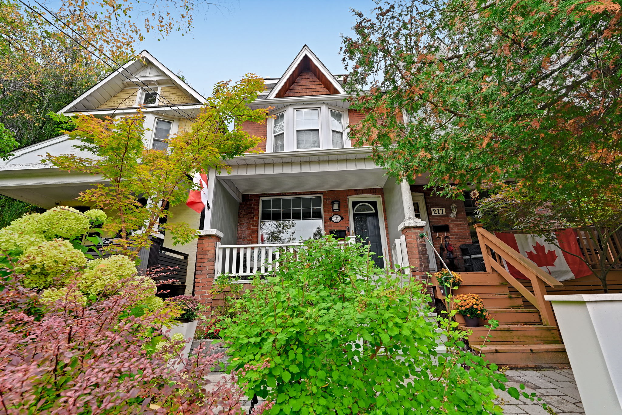 219 Waverley Rd Toronto, ON M4L 3T4