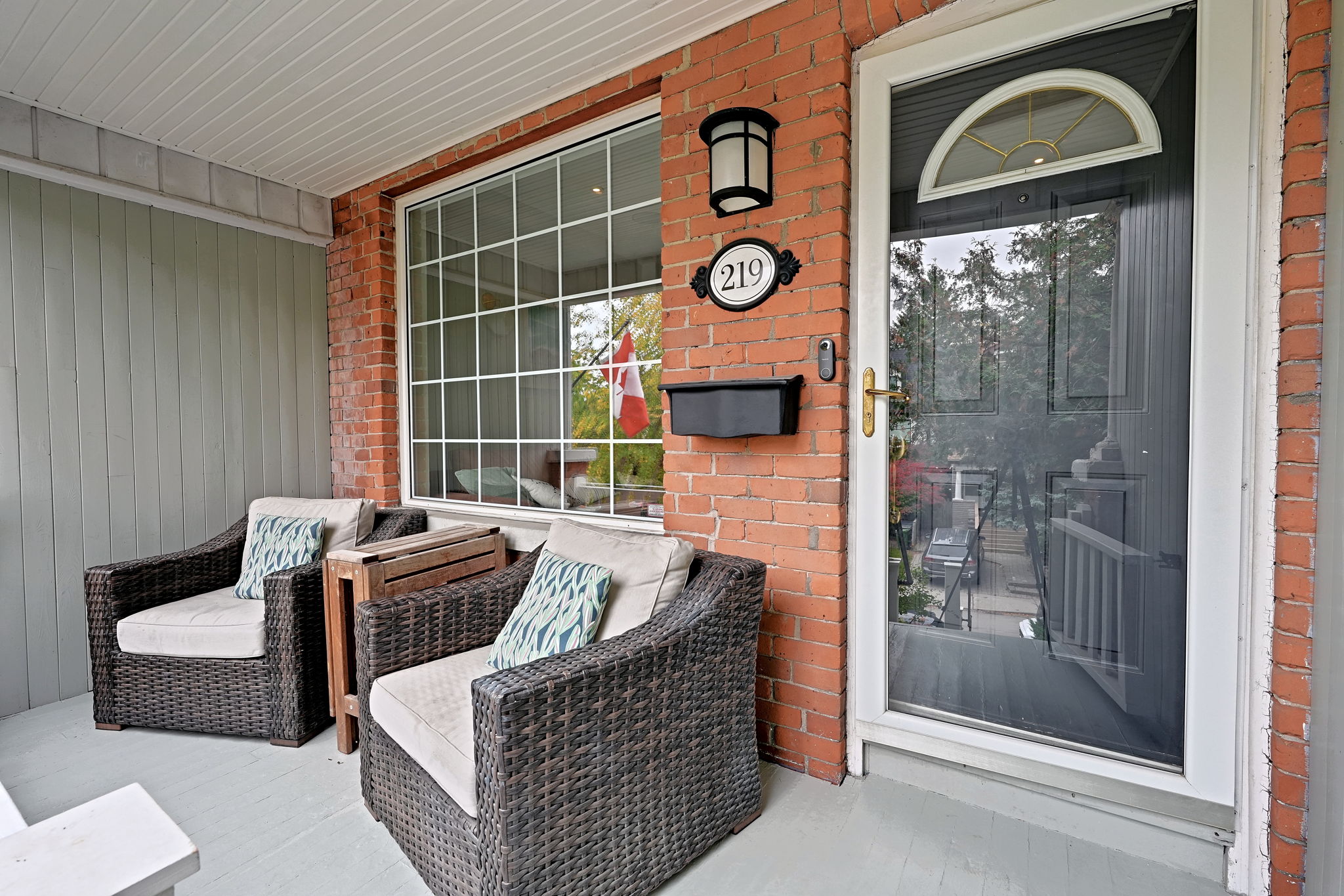 219 Waverley Rd Toronto, ON M4L 3T4
