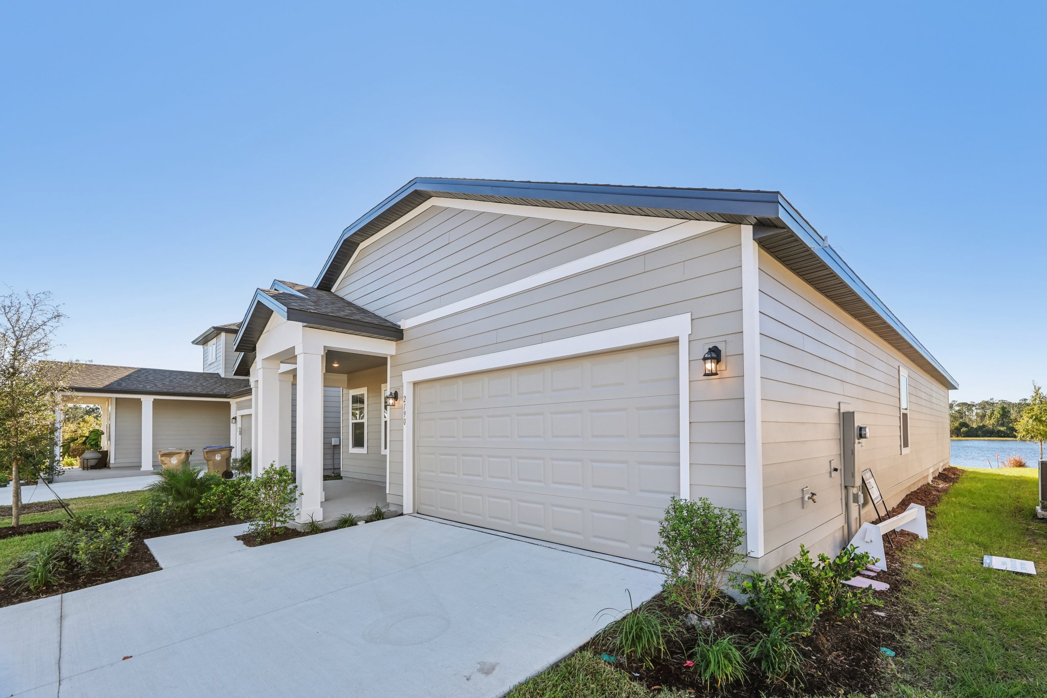 Broadbrook Dr-S0111-003.jpg