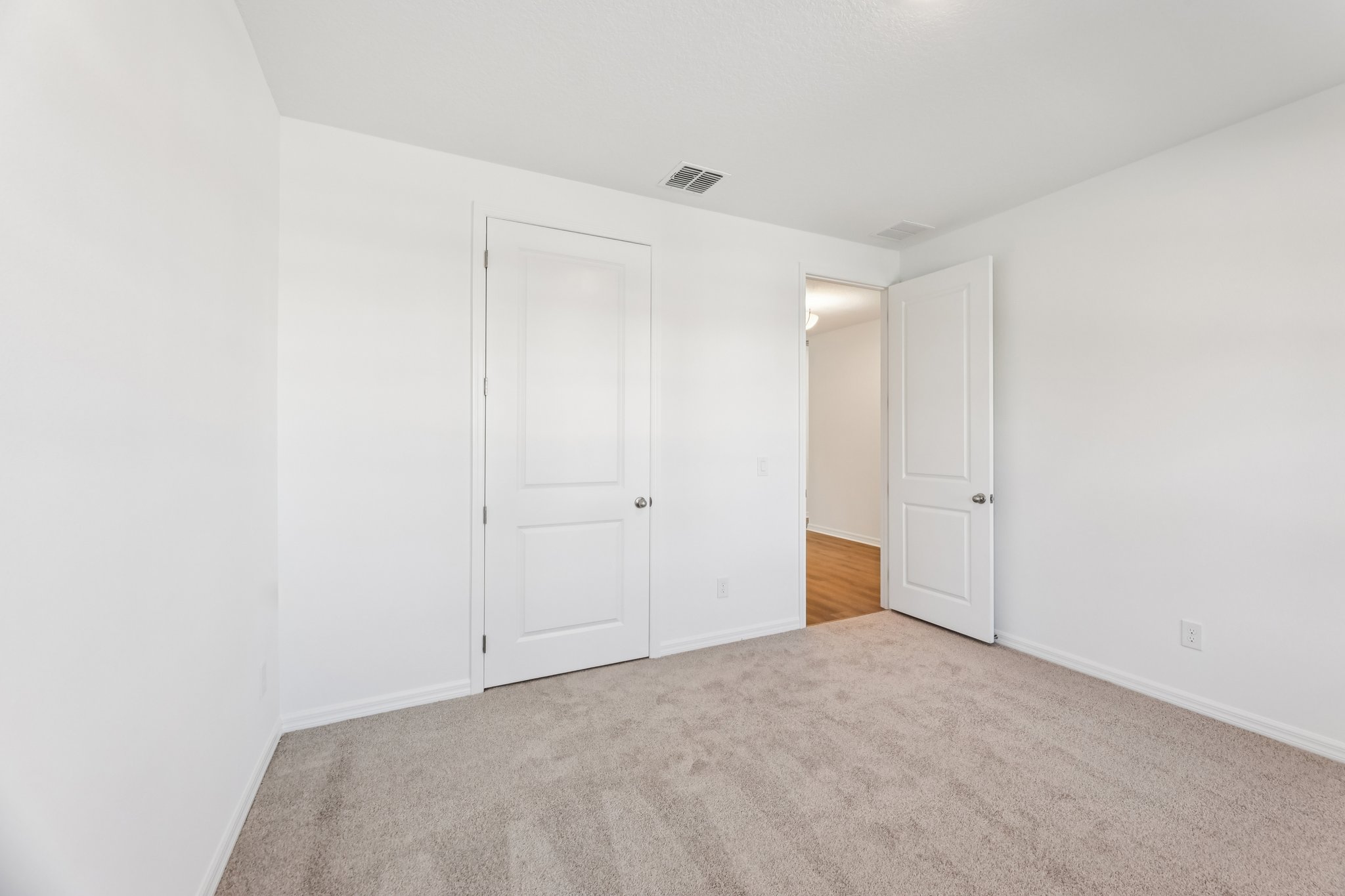 Broadbrook Dr-S0111-008.jpg