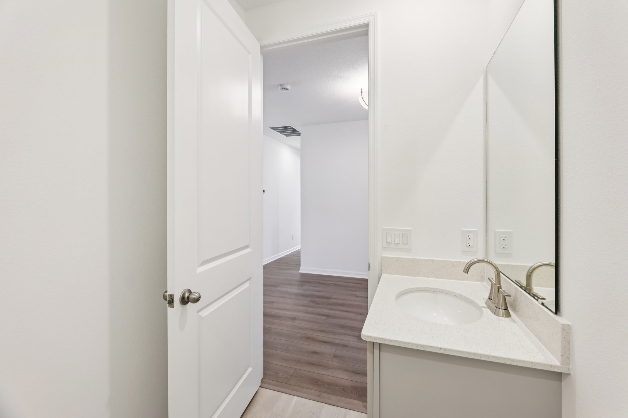 Broadbrook Dr-S0111-010.jpg