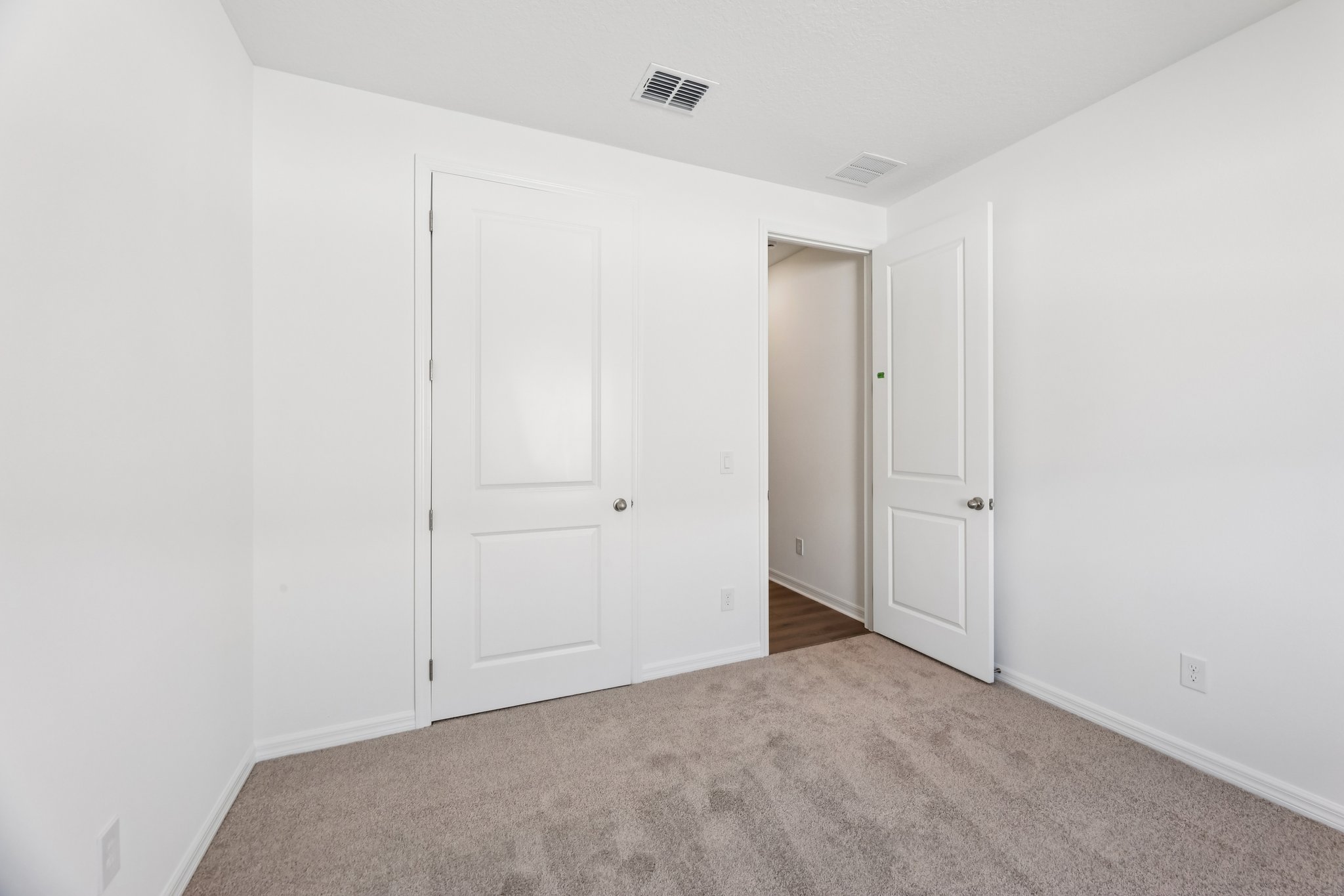 Broadbrook Dr-S0111-014.jpg