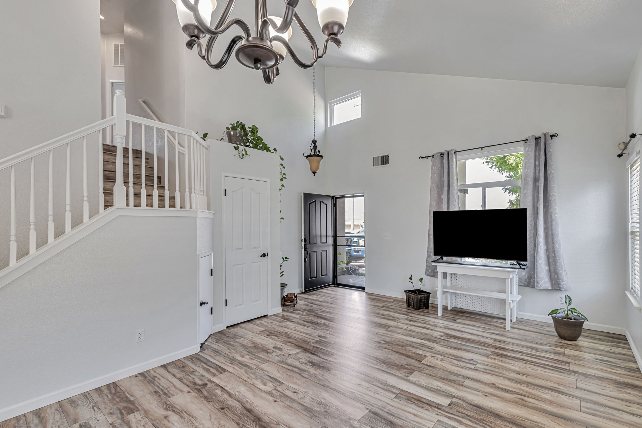 008_2191 Spruce Dr