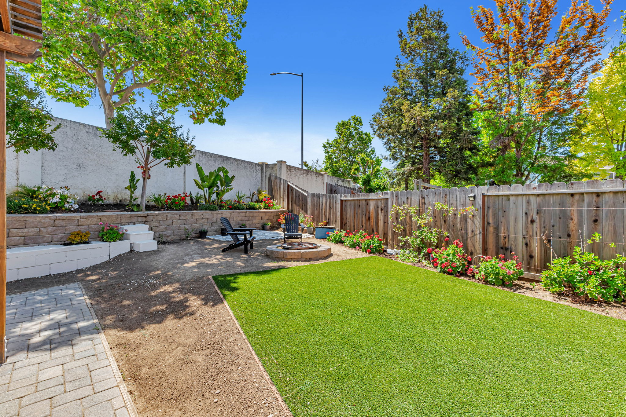 043_2191 Spruce Dr