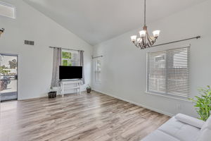 005_2191 Spruce Dr