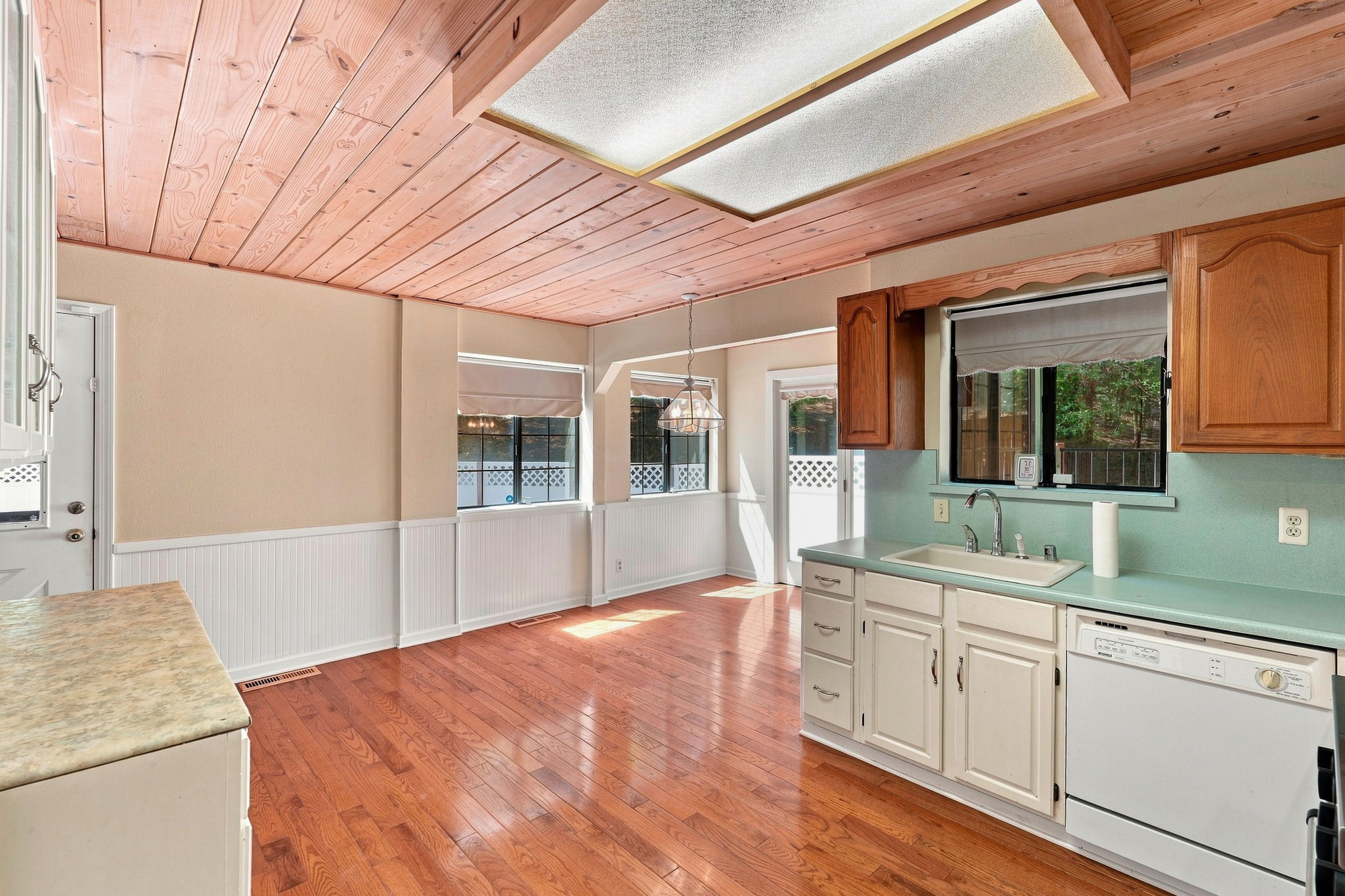 011_F8_21916 Fallview Dr