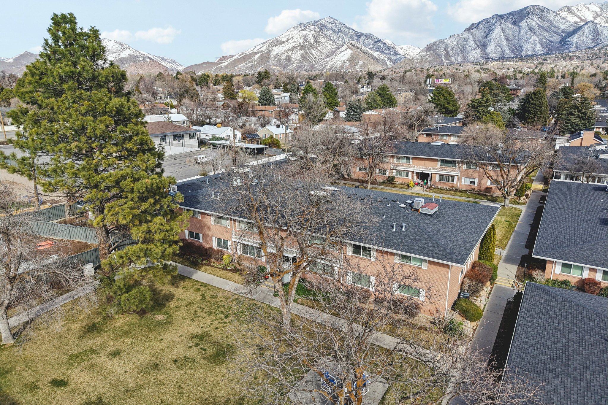 E Carriage Ln-S0803-003.jpg