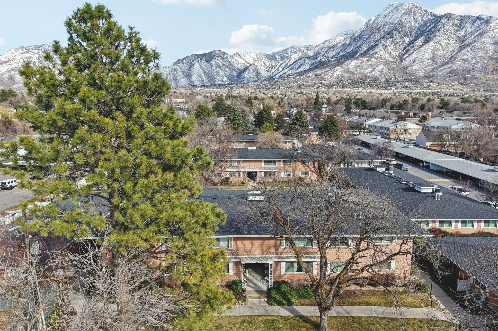 E Carriage Ln-S0803-004.jpg