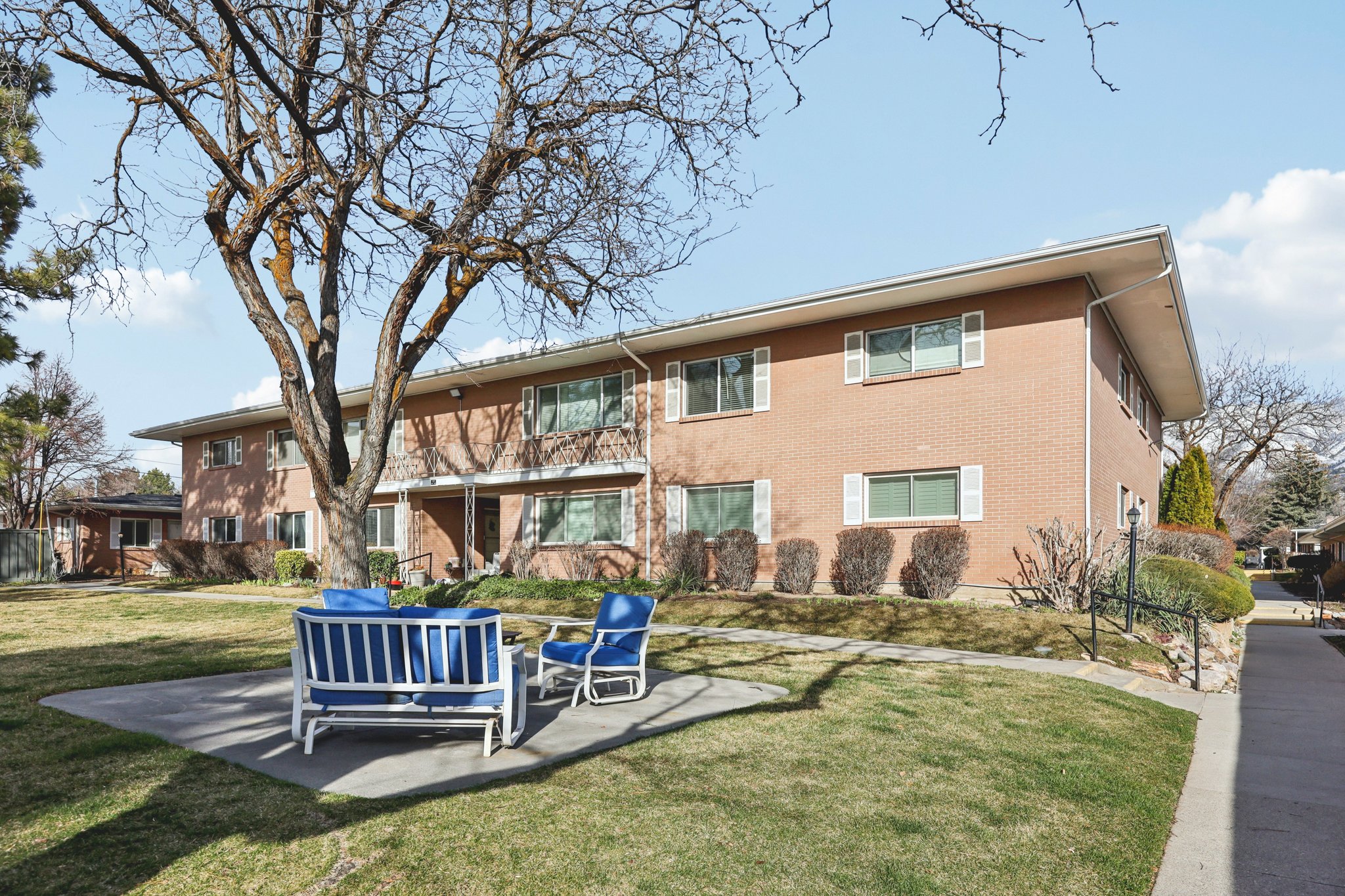 E Carriage Ln-S0803-013.jpg