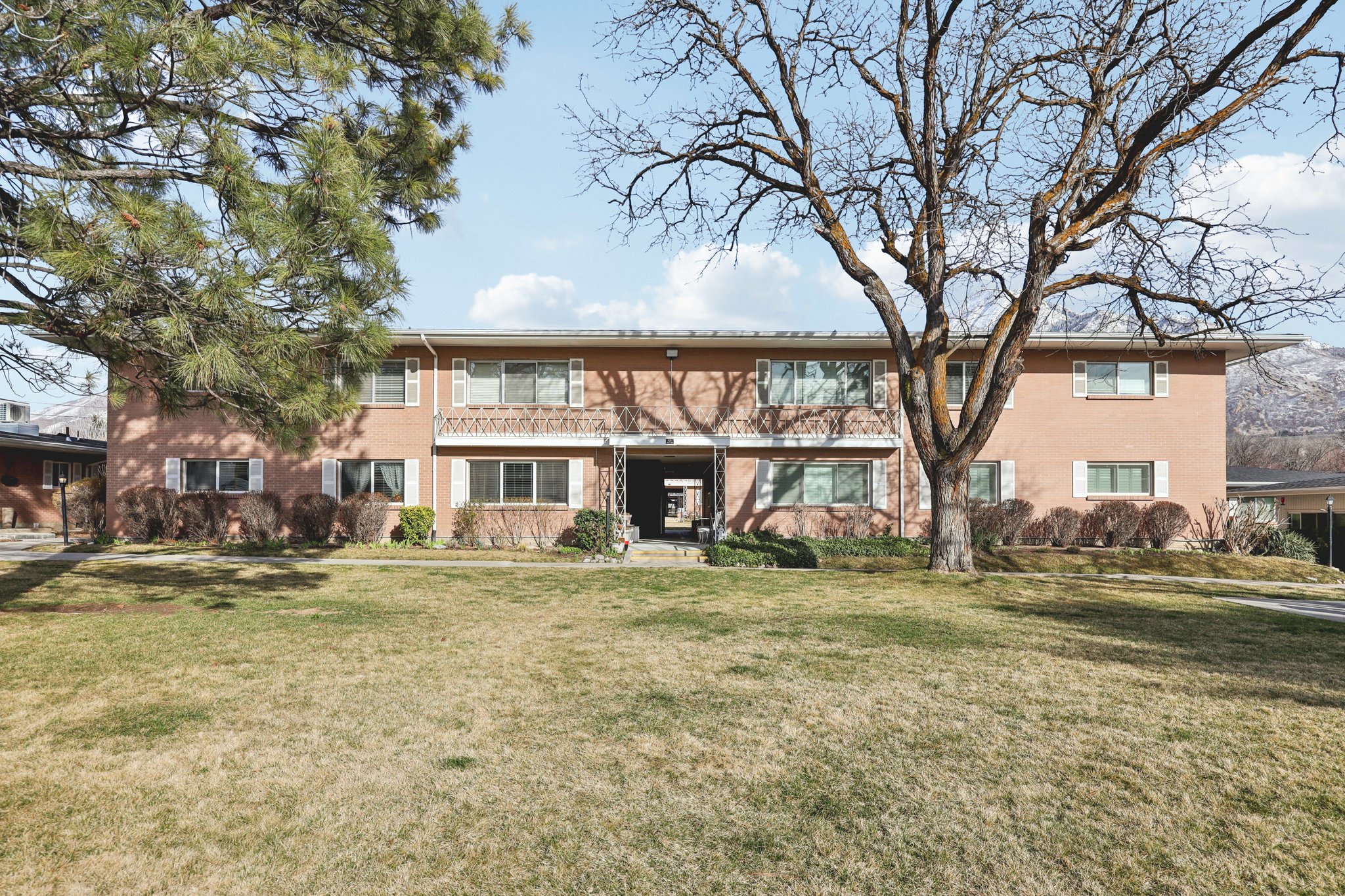 E Carriage Ln-S0803-014.jpg