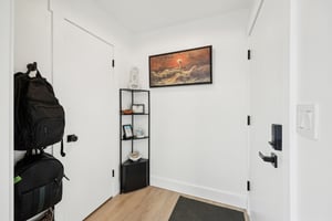 E Carriage Ln-S0703-002.jpg