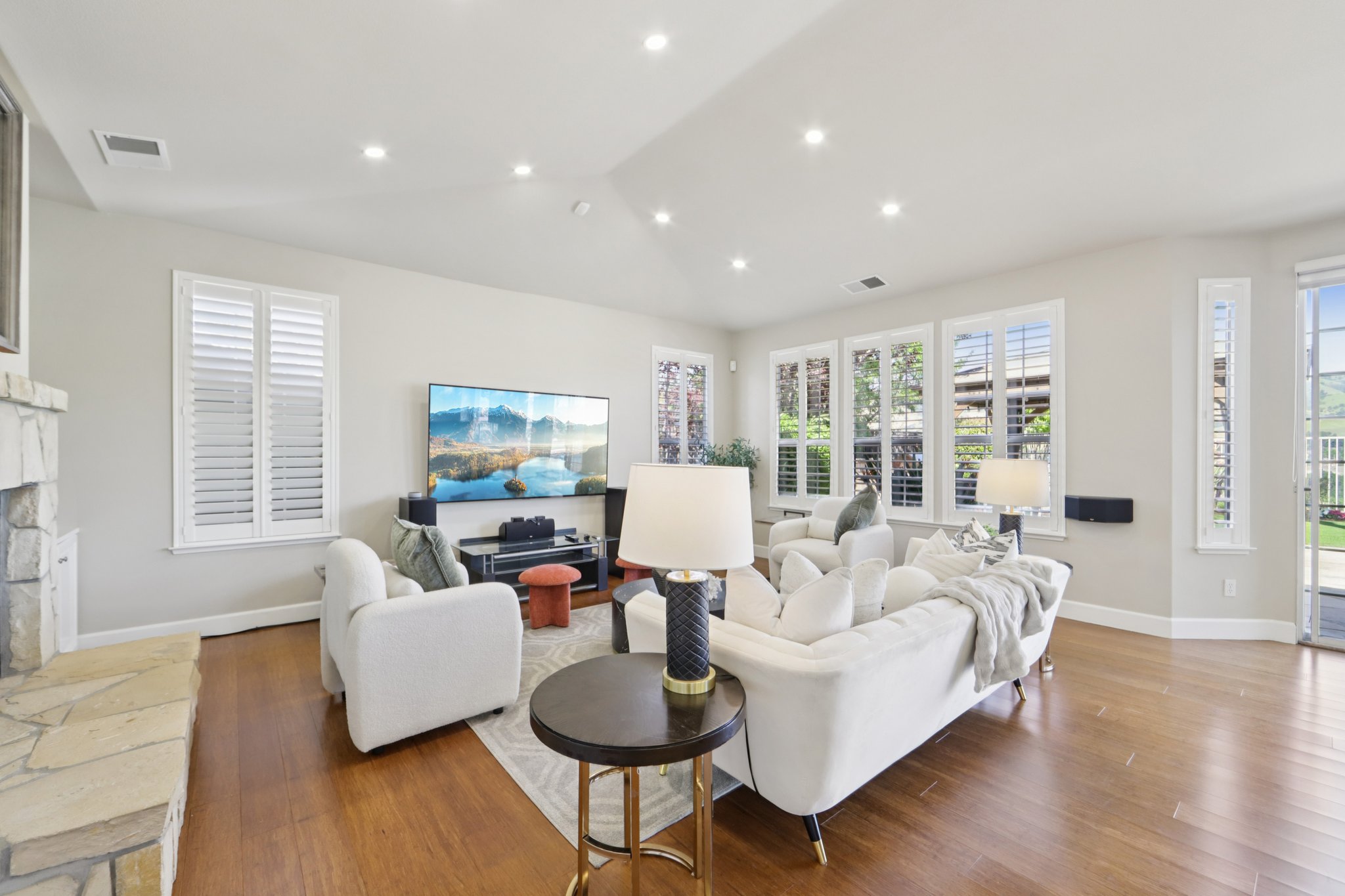 Hillstone Dr-S0304-014.jpg