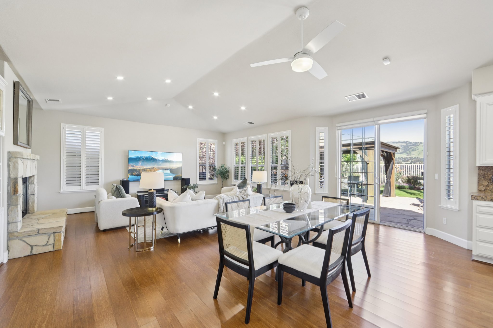 Hillstone Dr-S0304-023.jpg