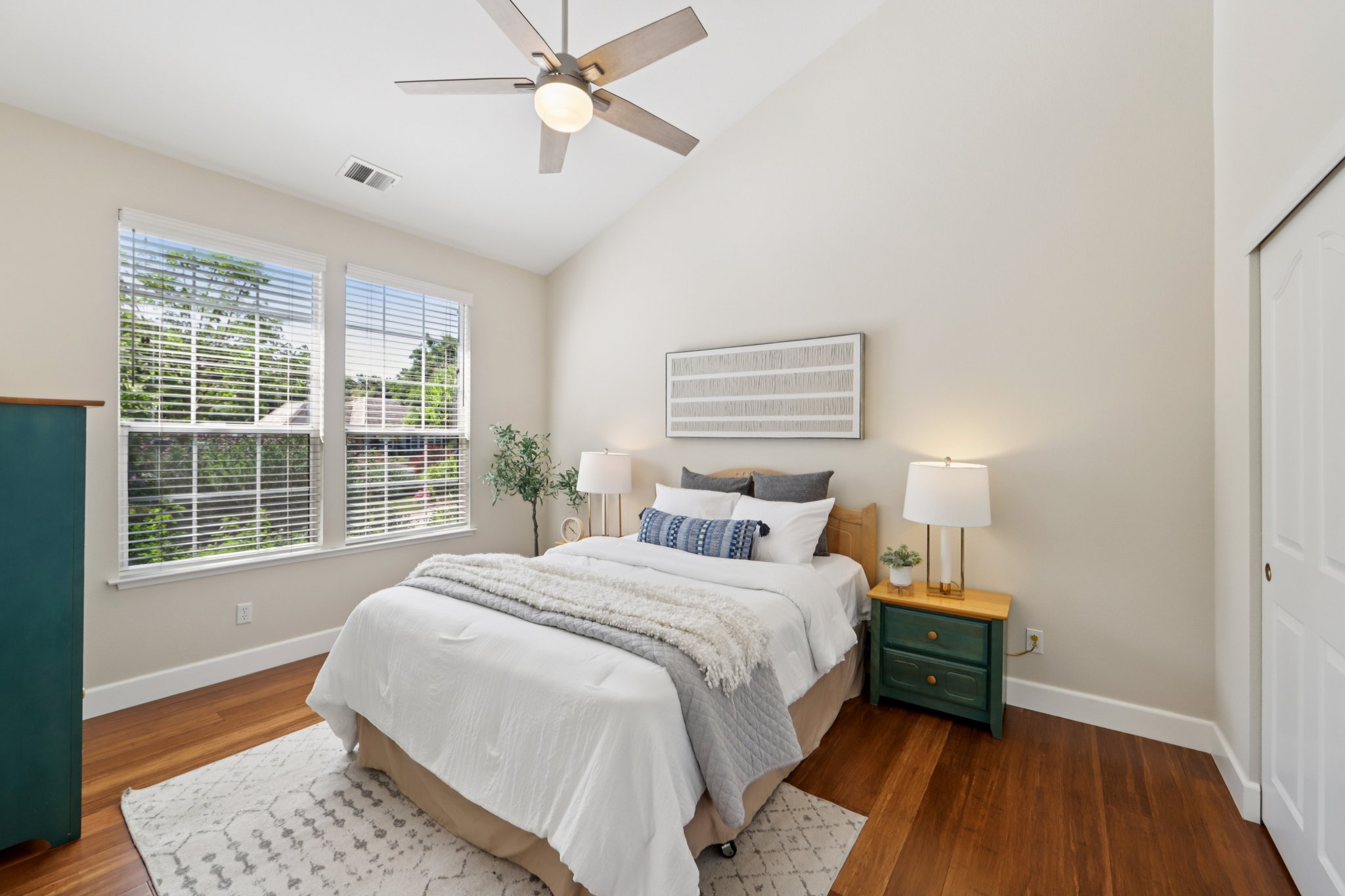 Hillstone Dr-S0304-029.jpg