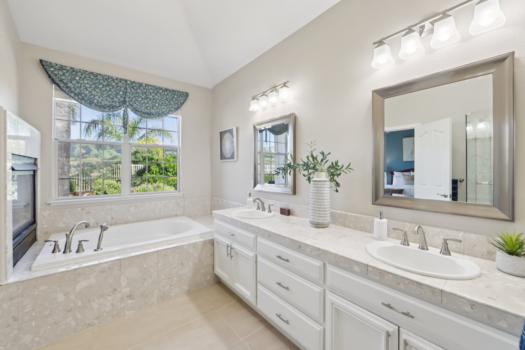 Hillstone Dr-S0304-042.jpg