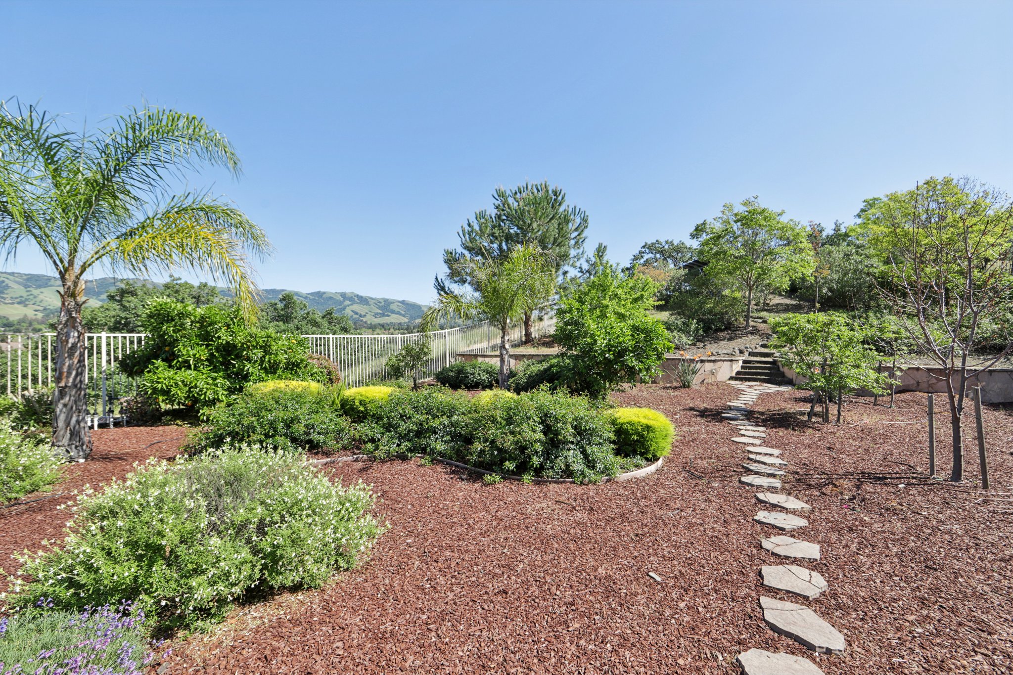 Hillstone Dr-S0304-058.jpg