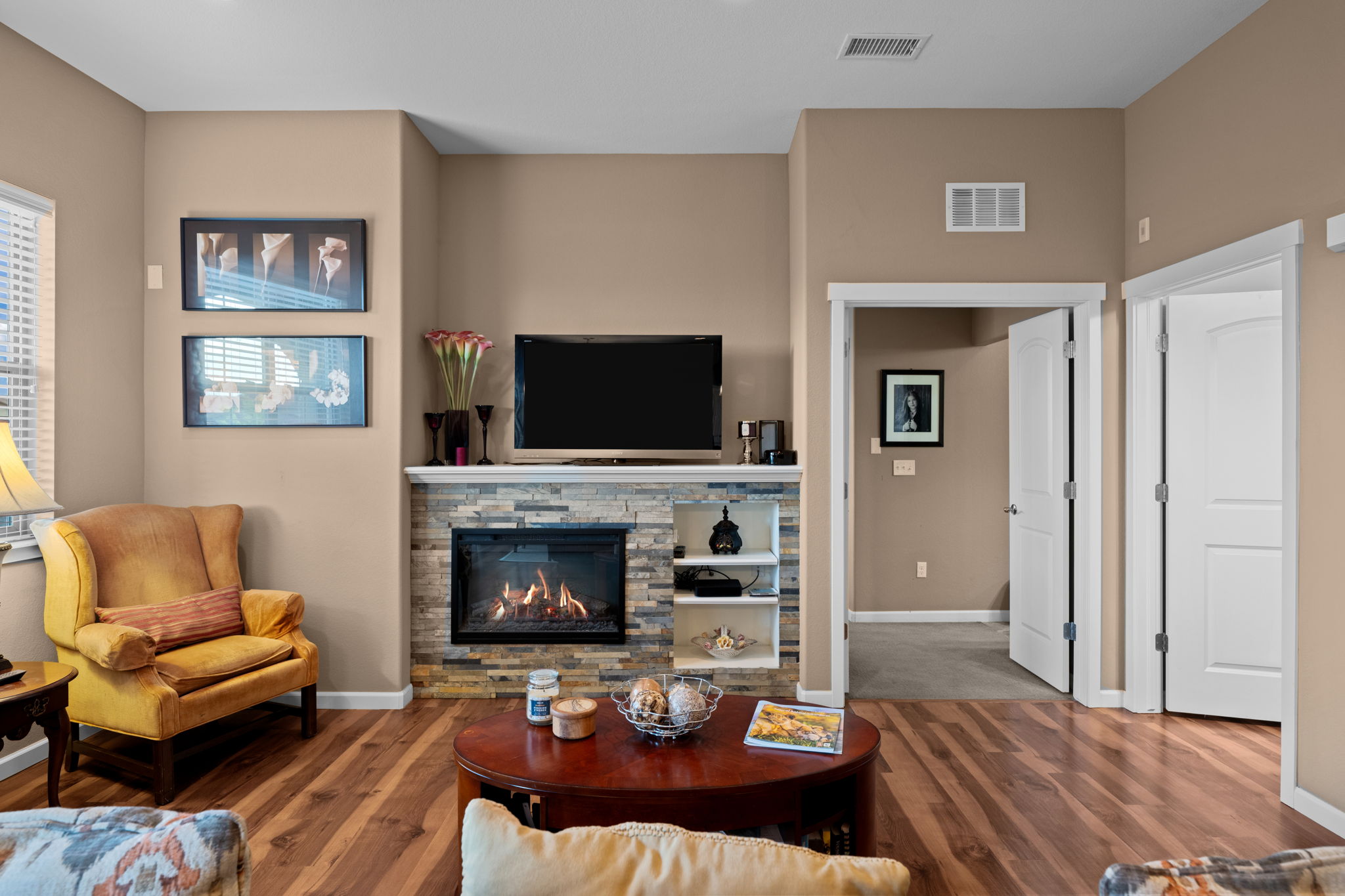 Electric fireplace with build in shelves