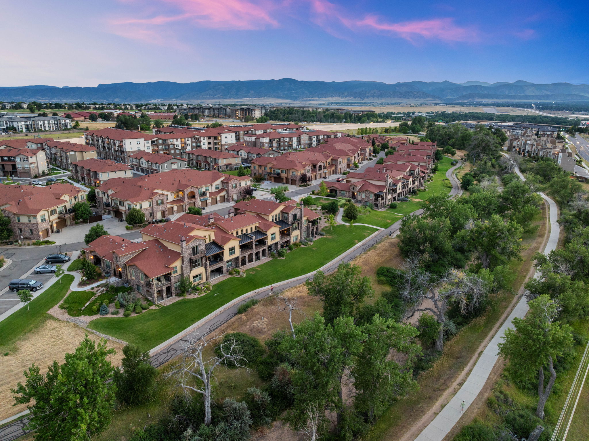 Note 2 paths here - one walking path is within the community and the outer ring is of the Highline Canal path